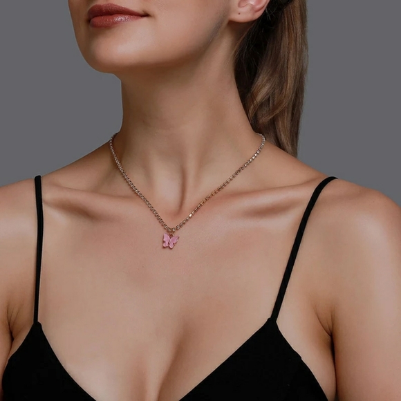 💎Gorgeous crystal pink butterfly necklace - Picture 2 of 8